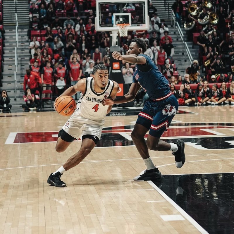 Desai Lopez (#4, San Diego State) driving past a defender